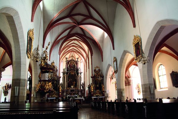 Innenansicht der Stadtpfarrkirche Tulln Innenansicht der Stadtpfarrkirche Tulln