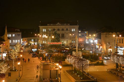 Weihnachtlich beleuchteter Tullner Hauptplatz